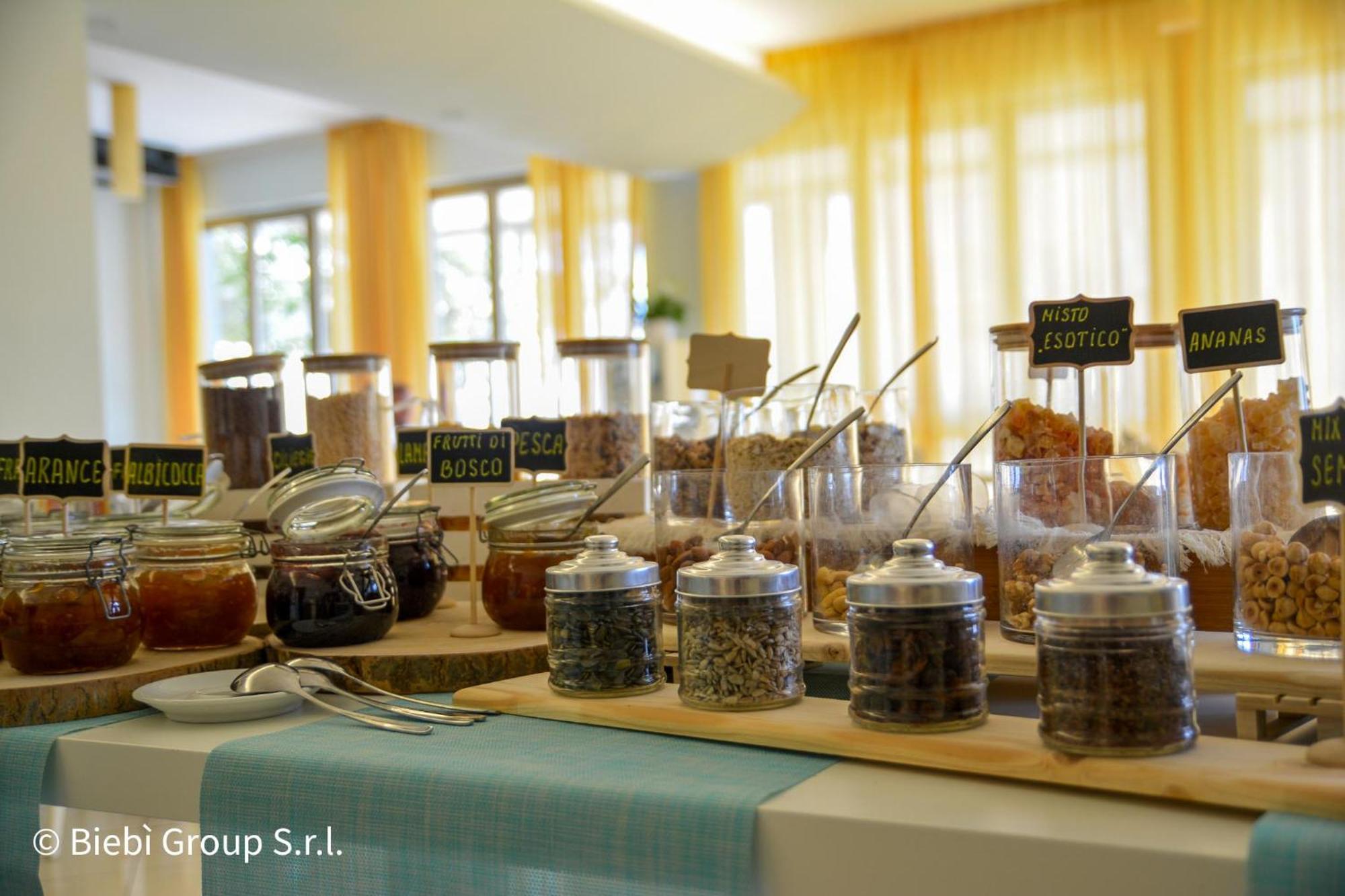 Hotel Giorg - Waterpark Included 리미니 외부 사진