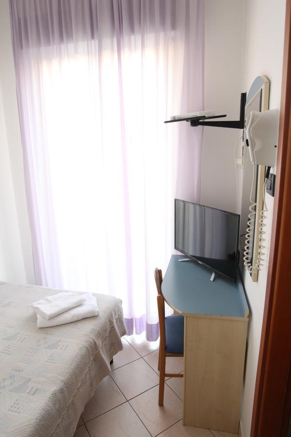 Hotel Giorg - Waterpark Included 리미니 외부 사진