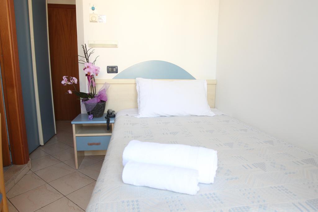 Hotel Giorg - Waterpark Included 리미니 외부 사진