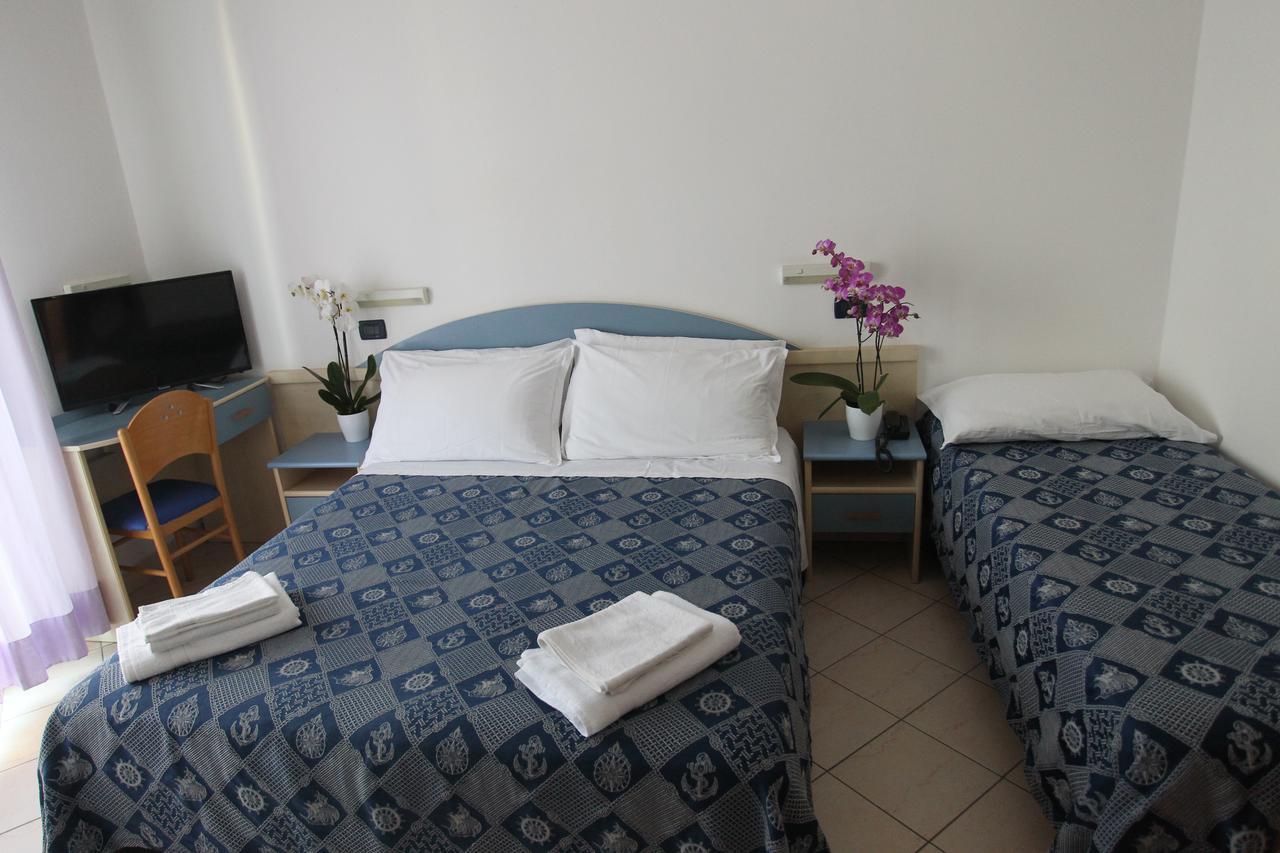 Hotel Giorg - Waterpark Included 리미니 외부 사진